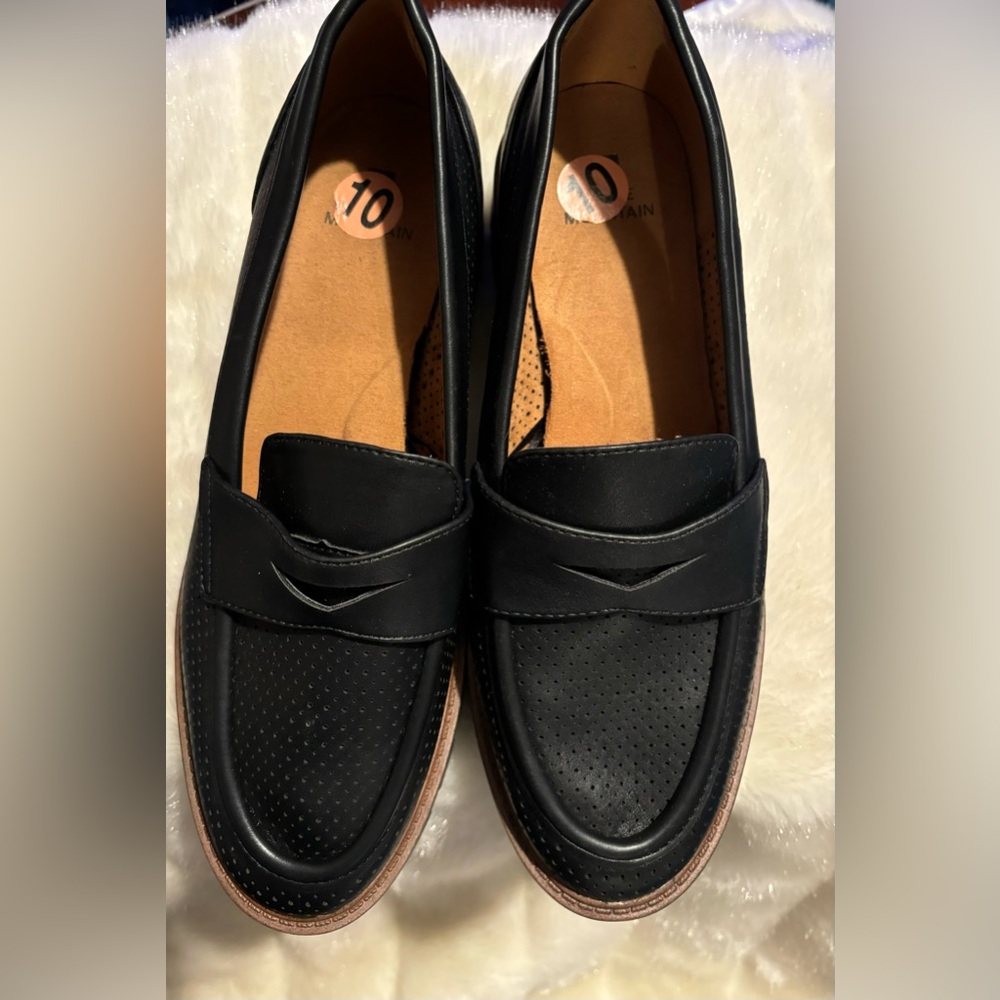 White Mountain Black Ladies Loafers-Size 10